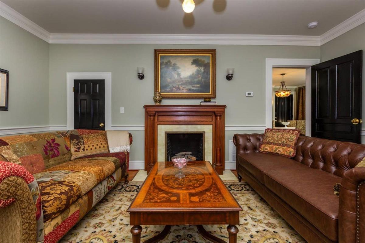 Renowned Historic Home Downtownacross From Park ウィンストン・セーラム エクステリア 写真