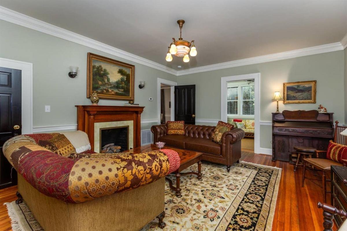 Renowned Historic Home Downtownacross From Park ウィンストン・セーラム エクステリア 写真