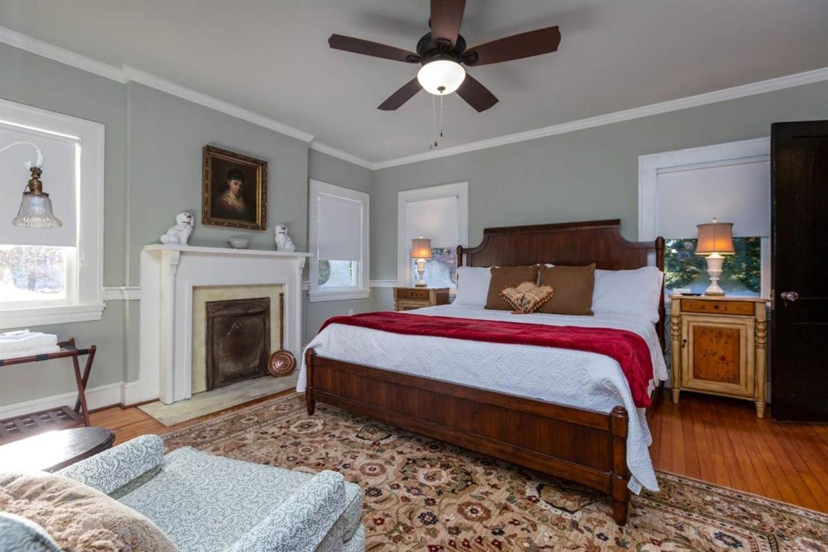 Renowned Historic Home Downtownacross From Park ウィンストン・セーラム エクステリア 写真