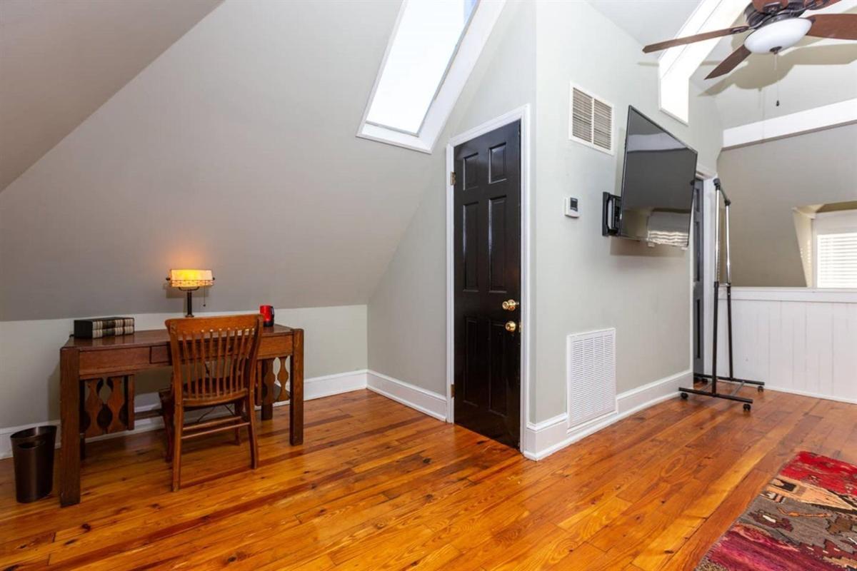 Renowned Historic Home Downtownacross From Park ウィンストン・セーラム エクステリア 写真