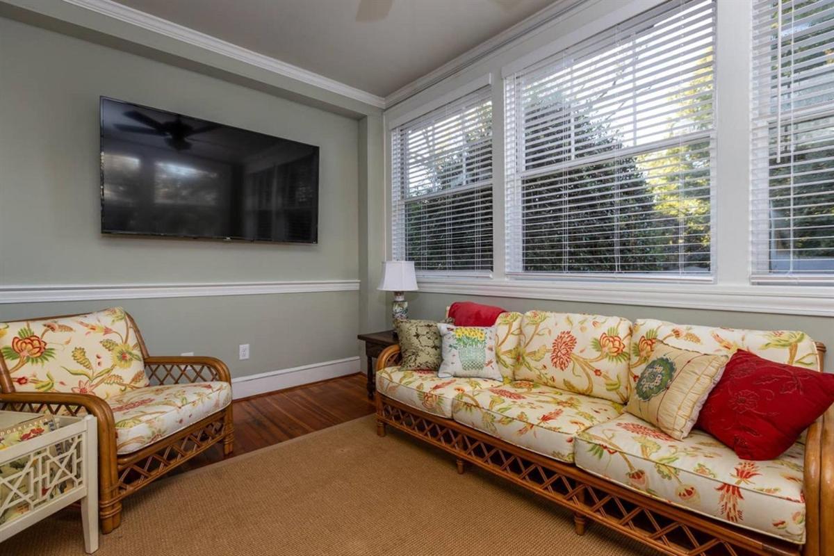 Renowned Historic Home Downtownacross From Park ウィンストン・セーラム エクステリア 写真